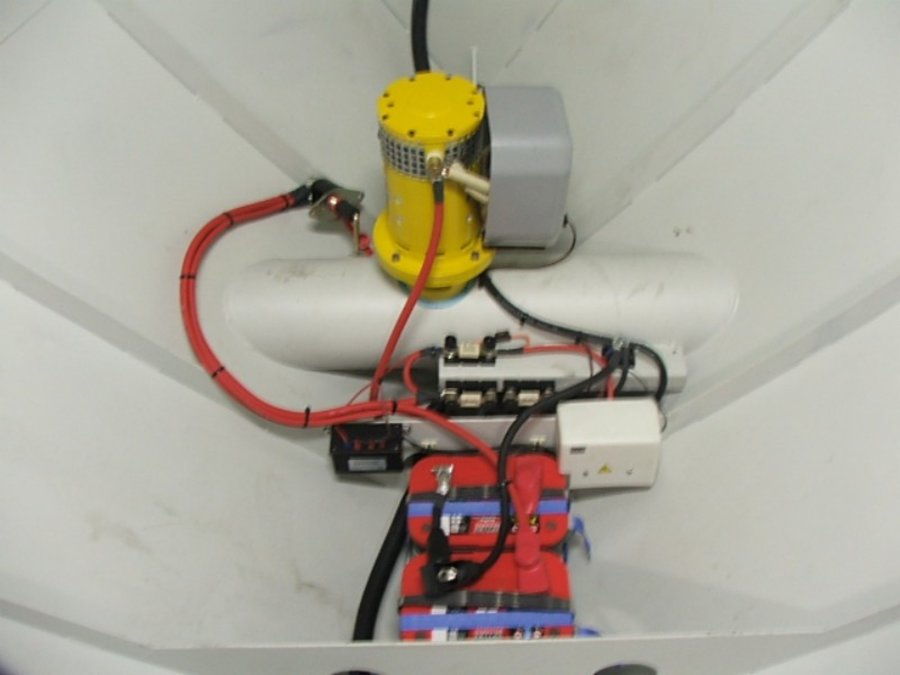 Montage eines Bugstrahlruders