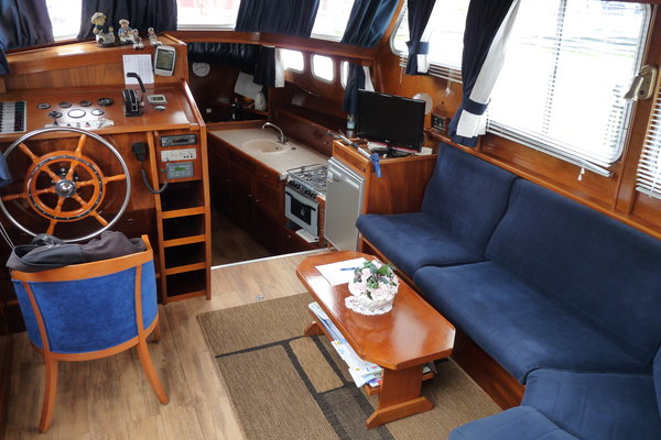 Z-yacht curtevenne salon.JPG 
