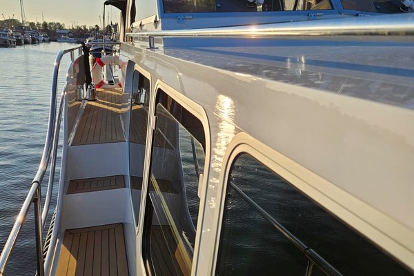 14 boot huren friesland-boten te huur friesland-bootverhuur friesland-jachtverhuur friesland-motorboot huren friesland-motorjacht huren friesland-jacht huren friesland-luxe jac.jpg 