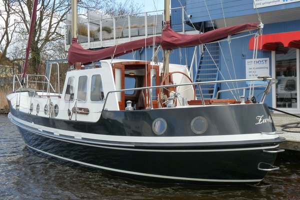 8 Oostvaarder 1040 MS  Jachtbemiddeling Tweede hands motorboten te koop Jachtwerf Oost.JPG 
