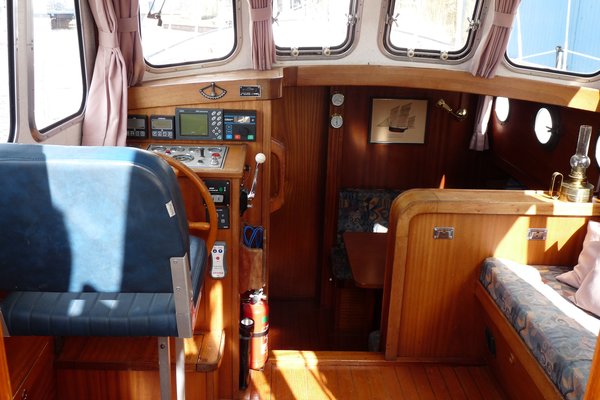 15 Oostvaarder 1040 MS  Jachtbemiddeling Tweede hands motorboten te koop Jachtwerf Oost.JPG 