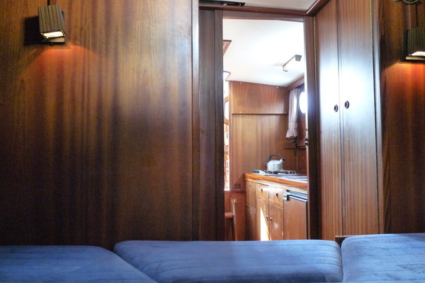 22 Oostvaarder 1040 MS  Jachtbemiddeling Tweede hands motorboten te koop Jachtwerf Oost.JPG 