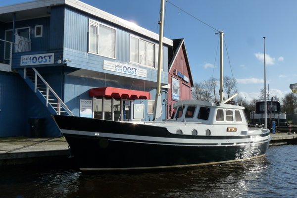 2 Oostvaarder 1040 OK  Jachtbemiddeling Tweede hands motorboten te koop Jachtwerf Oost.JPG 